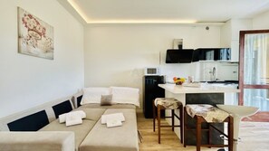 Living area - Sole Apartment - Relax in piscina nel cuore di Sirmione (Sirmione)