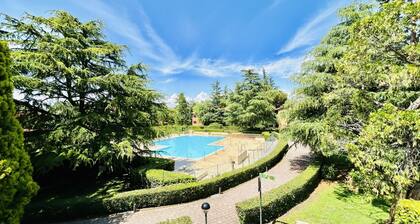 Crono Apartment - 200 meters from Lake Garda in exclusive Residence with swimming pool