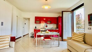 Interior - LaSirmioncina Apartment - Just a 2-minute walk from the Lake (Sirmione)