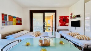 Room - LaSirmioncina Apartment - Just a 2-minute walk from the Lake (Sirmione)