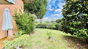 Property grounds - Anubi Apartment - 5 min from Lake Garda - Private garden (Sirmione)