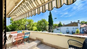 Outdoor dining - Parigi Apartment - 200m dal Lago con Vista Piscina (Sirmione)