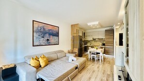 Living area - Giardino Apartment - Central with Pool (Sirmione)