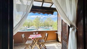 Outdoor dining - Giardino Apartment - Central with Pool (Sirmione)
