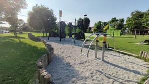 Children’s area - New York Apartment - Comfort and Relax 200m from the lake (Sirmione)