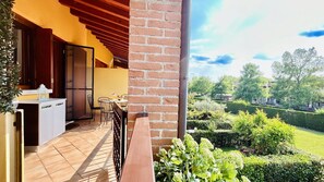 Outdoor dining - Artemide Apartment - Only 150m from Lake Garda (Sirmione)