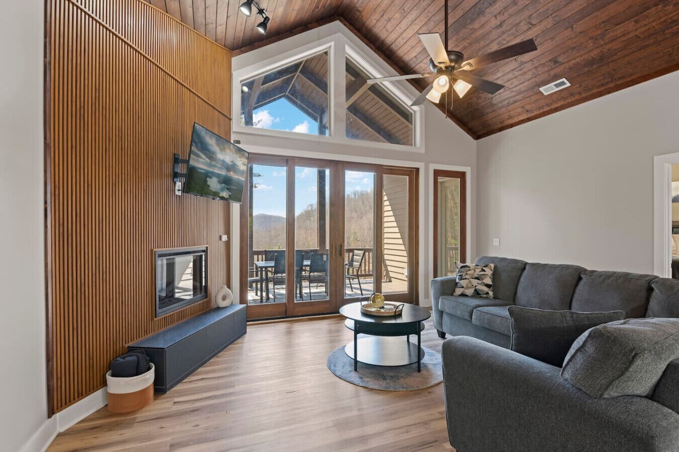 Peaceful Mountain Escape | Decks, Views, & Privacy - Franklin, NC