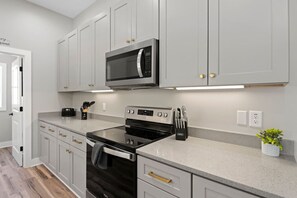 Microwave, oven, dishwasher, coffee/tea maker