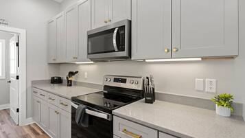 Microwave, oven, dishwasher, coffee/tea maker