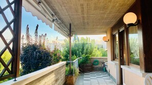 Property grounds - Platino Apt - 3 Swimming Pools, a Bar and Private Jacuzzi (Desenzano del Garda)