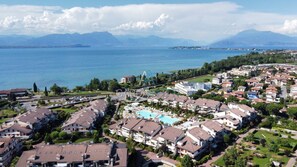 Exterior - Platino Apt - 3 Swimming Pools, a Bar and Private Jacuzzi (Desenzano del Garda)