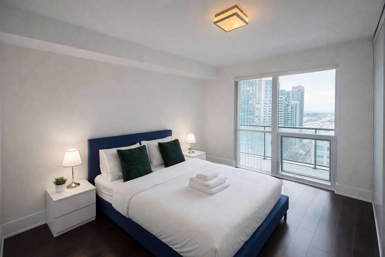 1 habitación, tabla de planchar con plancha, wifi gratis y ropa de cama 