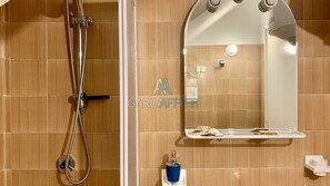 Bathroom - Turchese Apartment - central and with pool (Sirmione)