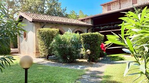 Property grounds - Turchese Apartment - central and with pool (Sirmione)