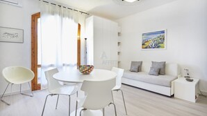 Interior - Tokyo Apartment - Comfort moderno a due passi dalle attrazioni del Garda (Peschiera del Garda)