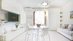 Dining - Tokyo Apartment - Comfort moderno a due passi dalle attrazioni del Garda (Peschiera del Garda)