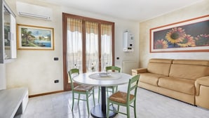 Dining - Moonlight Apartment - Solarium Vista Lago (Desenzano del Garda)