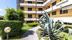 Exterior detail - Moonlight Apartment - Solarium Vista Lago (Desenzano del Garda)