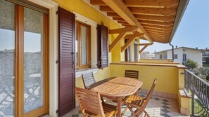 Outdoor dining - Smeraldo Apartment - Vista Piscina (Sirmione)