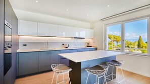 Oven, dishwasher, cookware/dishes/utensils, spices - Diamond Lake View - Prestige Villa a 100m dal Lago (Desenzano del Garda)