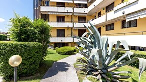 Exterior detail - Sunshine Apartment - Solarium Vista Lago e Piscina (Desenzano del Garda)