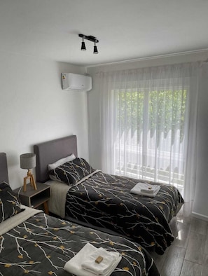 3 bedrooms, iron/ironing board, WiFi, bed sheets