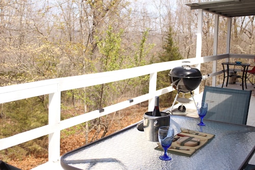 Charming 3-bedroom house with WiFi, AC in delightful Yellville