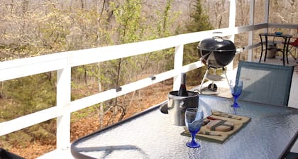 Charming 3-bedroom house with WiFi, AC in delightful Yellville