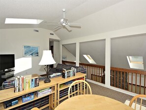 TV, DVD player - Spacious 6-Bedroom Home Steps to Beach (Bethany Beach)
