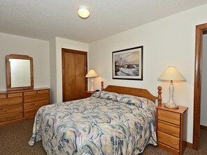 6 bedrooms, iron/ironing board, free WiFi