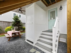 Outdoor dining - Oceanview Beach House w/ Outdoor Lounges (Bethany Beach)
