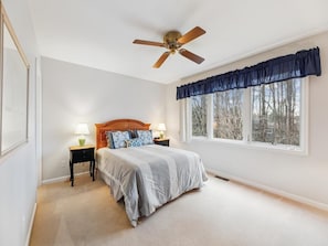 3 bedrooms, iron/ironing board, free WiFi, bed sheets