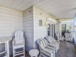 Terrace/patio - Oceanfront Condo w/ Pool & Fireplace (Bethany Beach)