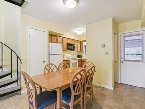 Dining - 2-Bedroom Condo near Bethany Beach (Bethany Beach)