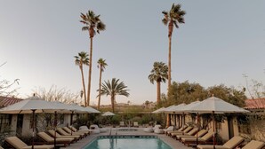 Courtyard - Hotel Wren (Twentynine Palms)