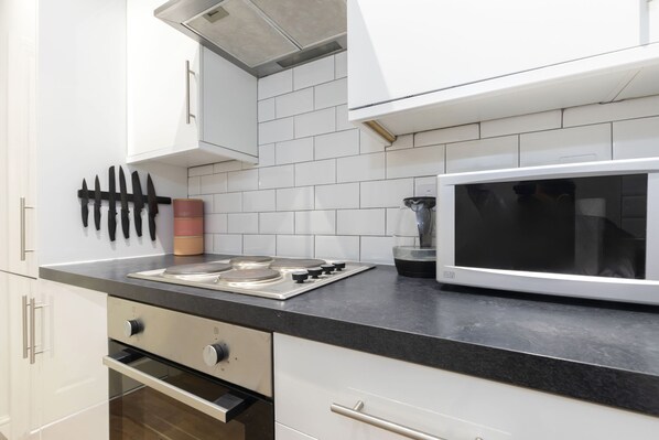 Fridge, microwave, oven, stovetop