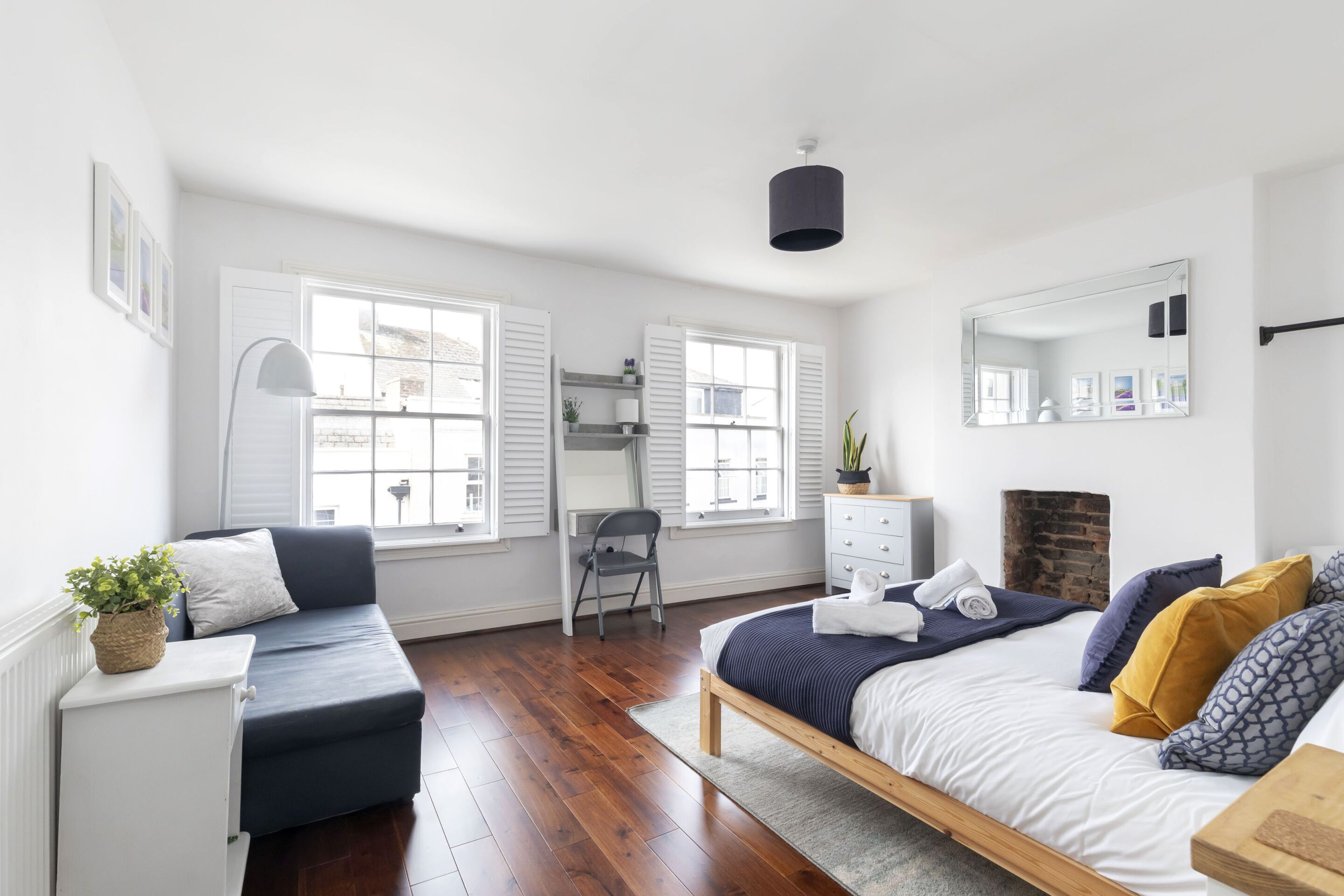 2 bedrooms, iron/ironing board, WiFi (free), bed sheets