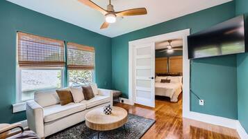 1 bedroom, desk, free WiFi, bed sheets