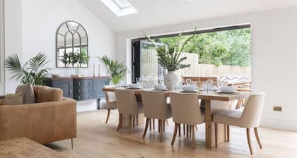 Luxury 6 Bedroom Period Home with Sauna and Gym