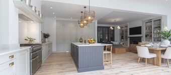 Lujoso-Casa-Baño privado-Vista a la Ciudad-Home