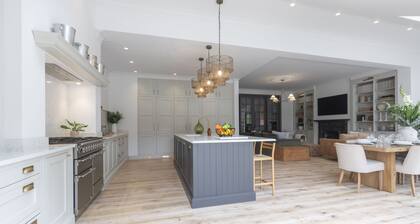 Luxury 6 Bedroom Period Home with Sauna and Gym