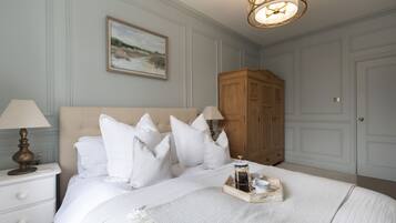 6 bedrooms, iron/ironing board, travel crib, WiFi (free)