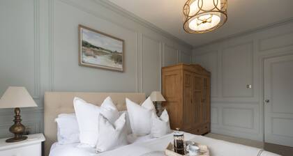 Luxury 6 Bedroom Period Home with Sauna and Gym