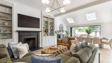 TV, fireplace