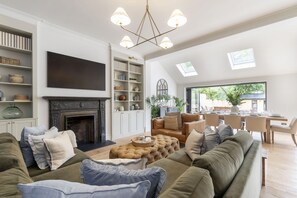 TV, fireplace