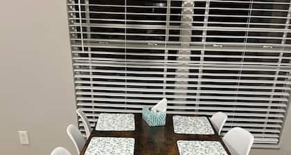 4-bedroom house in brilliant Hudson with WiFi, AC. Live your best vacation