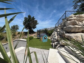 Property grounds - Villa GreyStone-House Podgora Charming with privat heated pool and romantic view (Podgora)