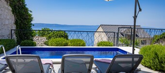 Villa GreyStone-House Podgora Charming with privat heated pool and romantic view