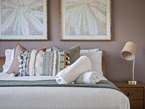 3 Schlafzimmer, Schreibtisch, Bügeleisen/Bügelbrett, Reisekinderbett