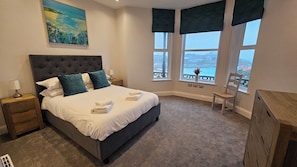 3 bedrooms, iron/ironing board, bed sheets